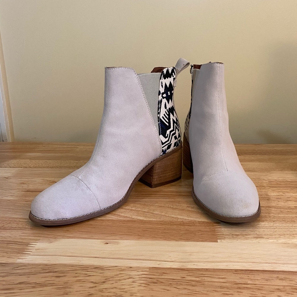 Tom’s Suede Booties Size 8.5 Gray Blue and Black Great fall booties!